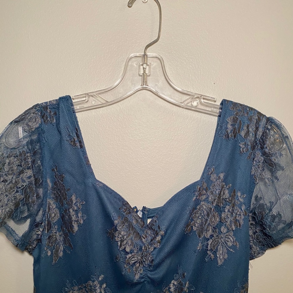 Dress - Picture 2 of 5